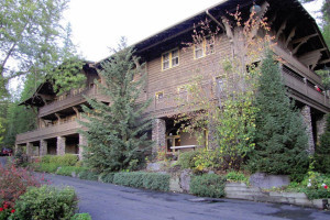 Belton Chalet | Historic Lodging in West Glacier