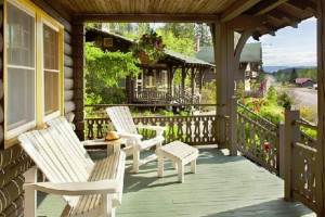 Belton Chalet | Hotel at Glacier's west entrance