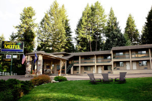 Timbers Motel - 45 minutes from Glacier