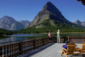 Many Glacier Hotel | Lakeside Hotel in the Park